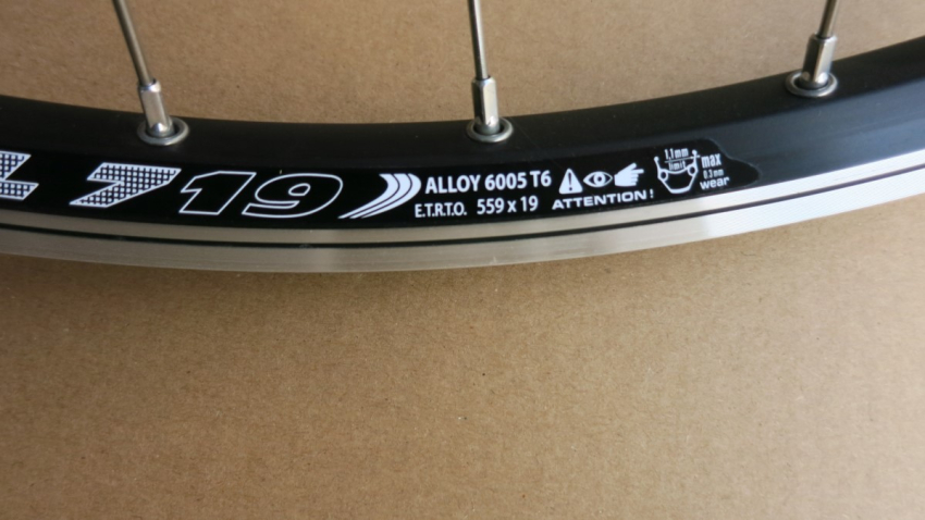 VR Laufrad 26 " mit 100 mm Nabe  für V-Brake (keine Disc )